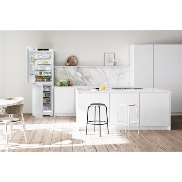 Миле Холодильник-морозильник двухкамерный CNf 5704-20 001 Miele
